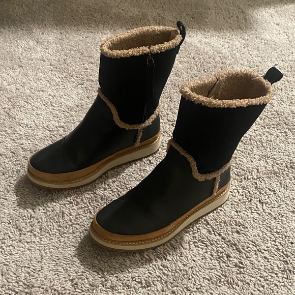 Tom's Makenna Leather Boots - Picture 2 of 7